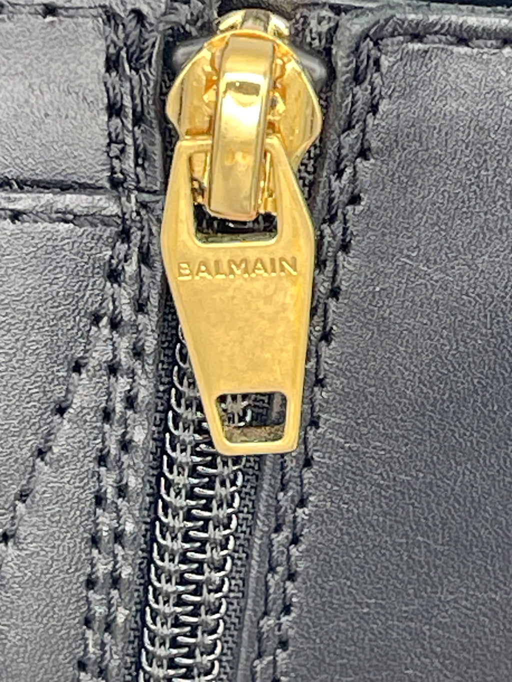 Balmain – Bottines Ranger Army en cuir – Noir – détail tirette de zip gravée Balmain