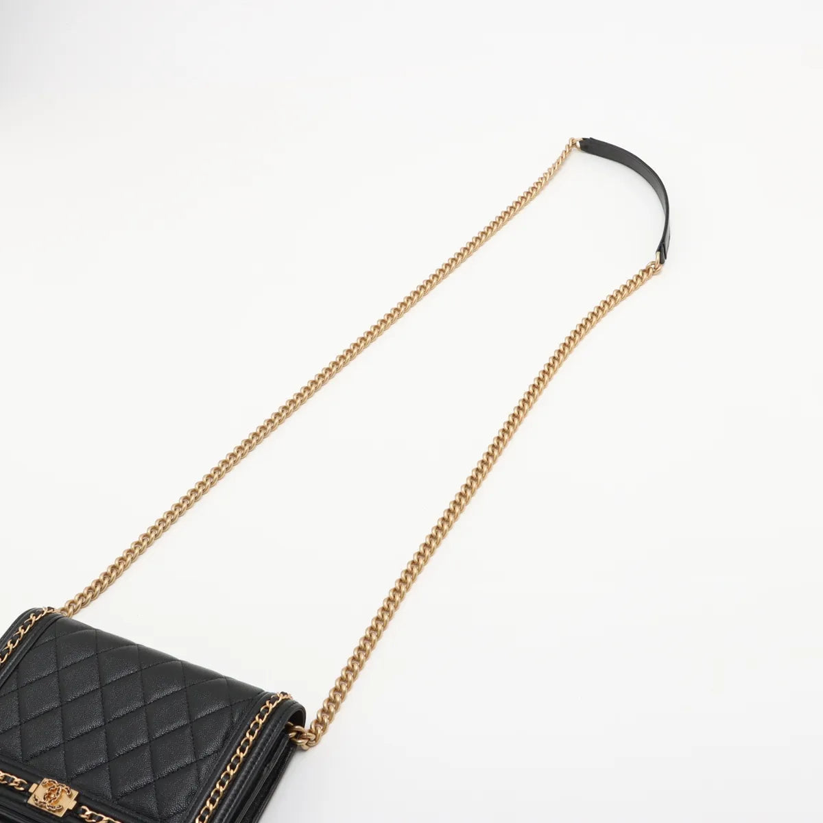 Chanel – Boy Wallet on Chain (WOC) Caviar Noir – Quincaillerie Or – photo 5