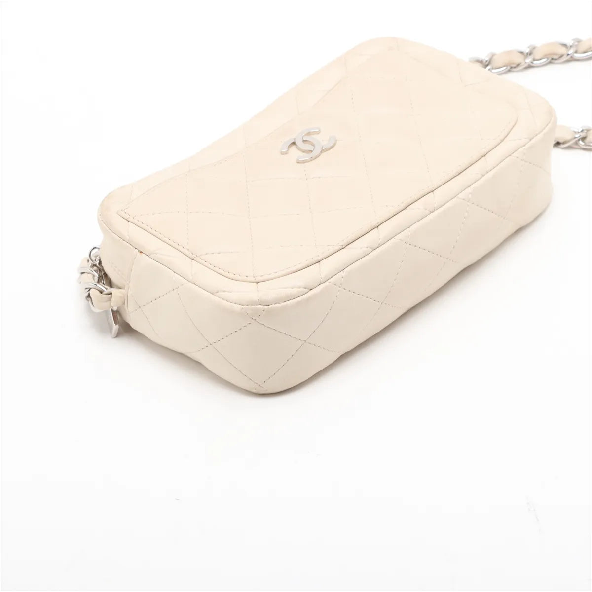 Chanel – Matelassé Camera Bag en cuir d'agneau – Beige – usure du coin gauche