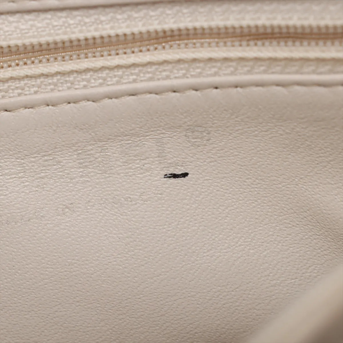 Chanel – Matelassé Camera Bag en cuir d'agneau – Beige – plaque CHANEL