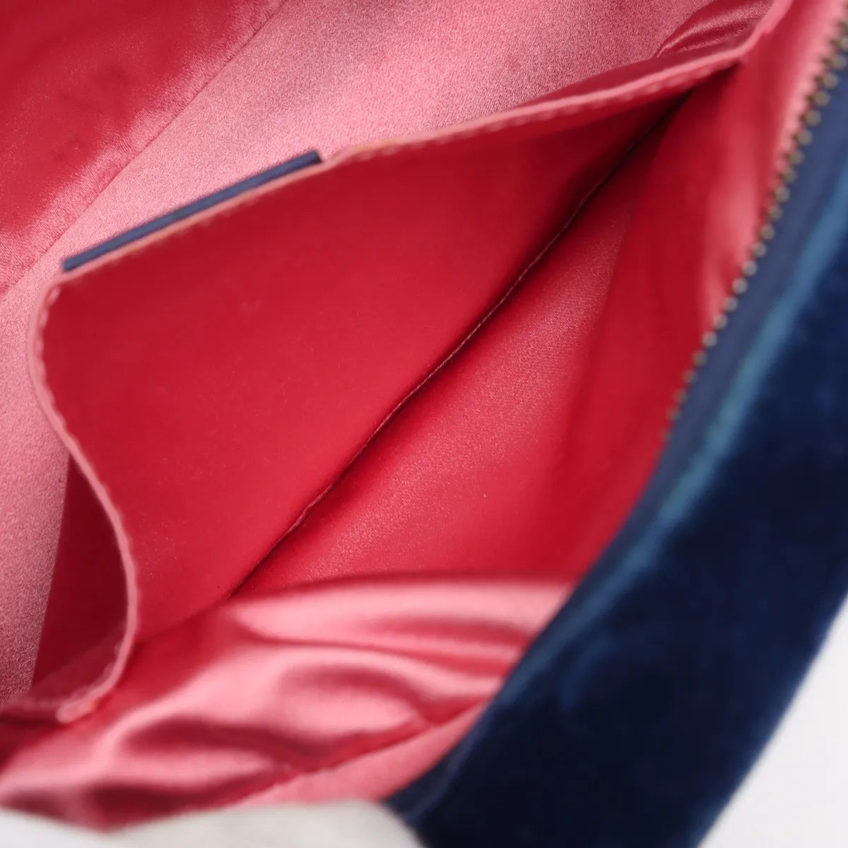 Gucci – Sac caméra GG Marmont en velours – Bleu roi – photo 7