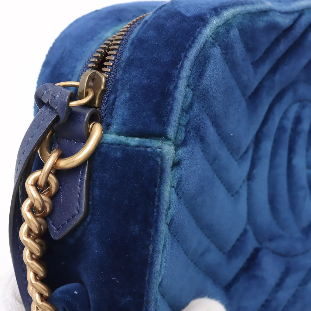 Gucci – Sac caméra GG Marmont en velours – Bleu roi – photo 11