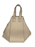 Loewe – Hammock Small Cuir de Veau Grainé Sable – vue de dos