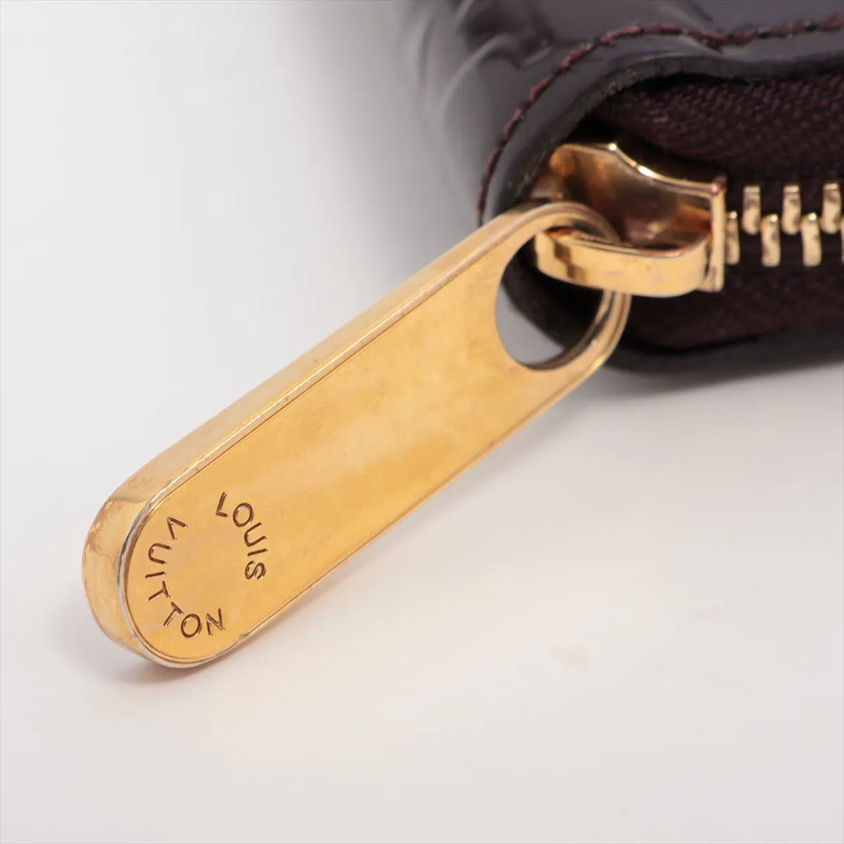 Louis Vuitton – Portefeuille zippé Vernis Monogram – Amarante – photo 9