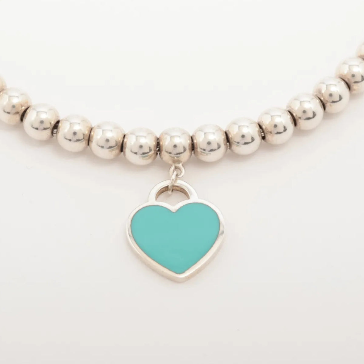 Tiffany & Co – Bracelet Return to Tiffany à billes & mini cœur émaillé – Argent 925 – photo 2